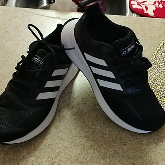 Youth Adidas Sneakers Size 4 - Picture 2 of 3